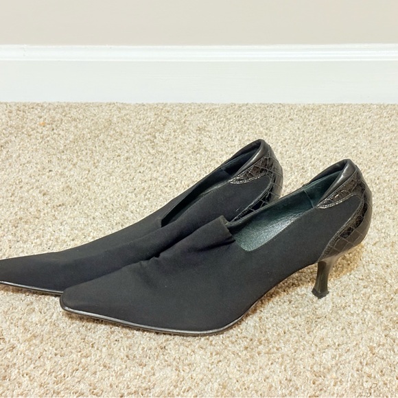 Black Heels with Pointed Toe and High Vamp - Picture 4 of 8